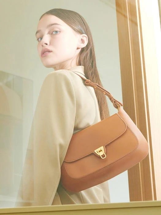 商品Coccinelle|Beat Hobo Bag (Camel),价格¥2188,第2张图片详细描述