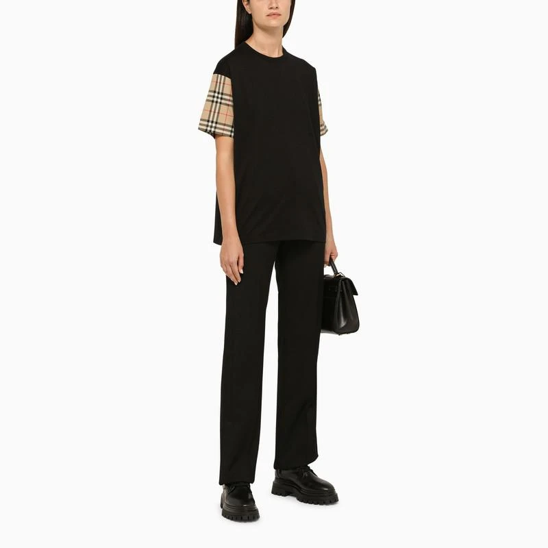 商品Burberry|Black t-shirt with Vintage Check sleeves,价格¥3681,第2张图片详细描述