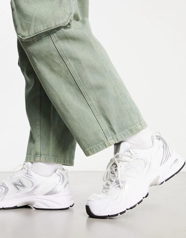 商品New Balance|New Balance 530 trainers in white metallic,价格¥888,第1张图片