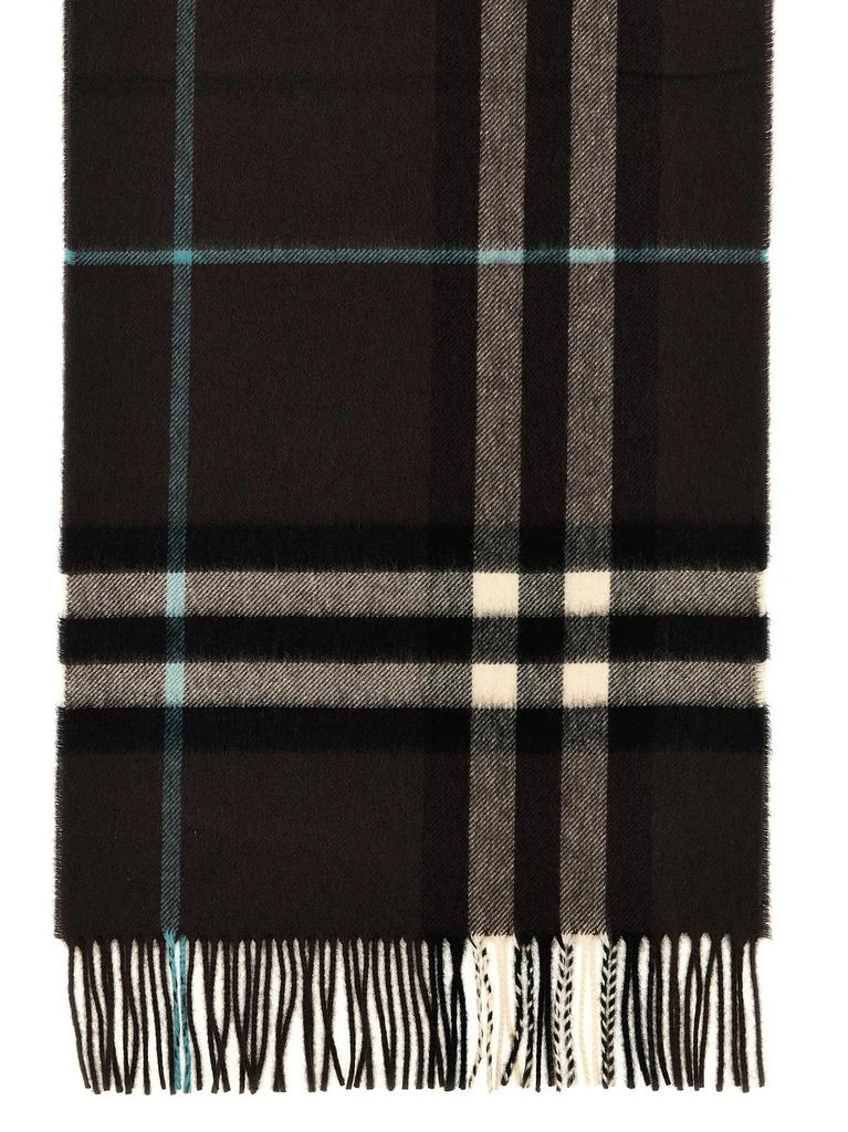 商品Burberry|Burberry Checked Fringed-Edge Scarf,价格¥2796,第2张图片详细描述