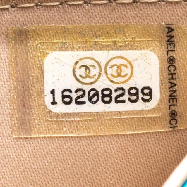 Chanel Turquoise Camellia Embossed Leather Wallet 商品