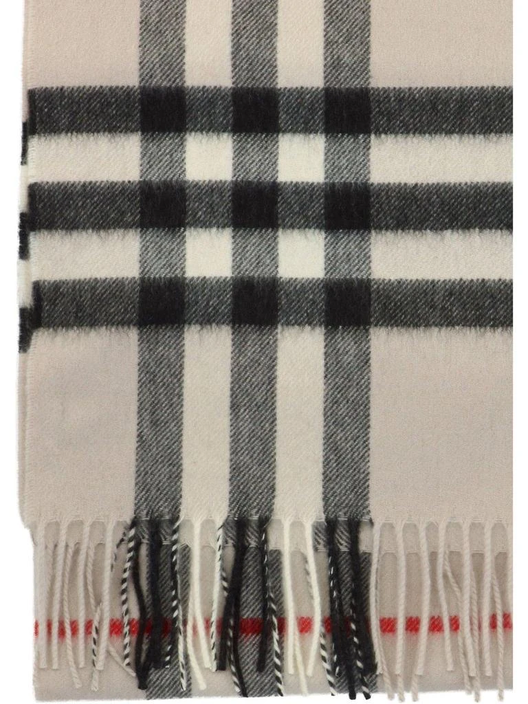 商品Burberry|Burberry The Classic Check Scarf,价格¥3775,第2张图片详细描述