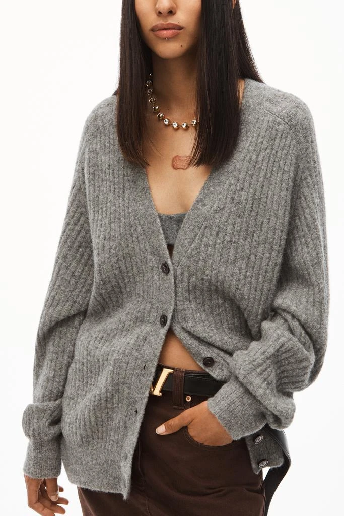 商品Alexander Wang|RIBBED V-NECK CARDIGAN IN ALPACA FLEECE,价格¥1687,第4张图片详细描述