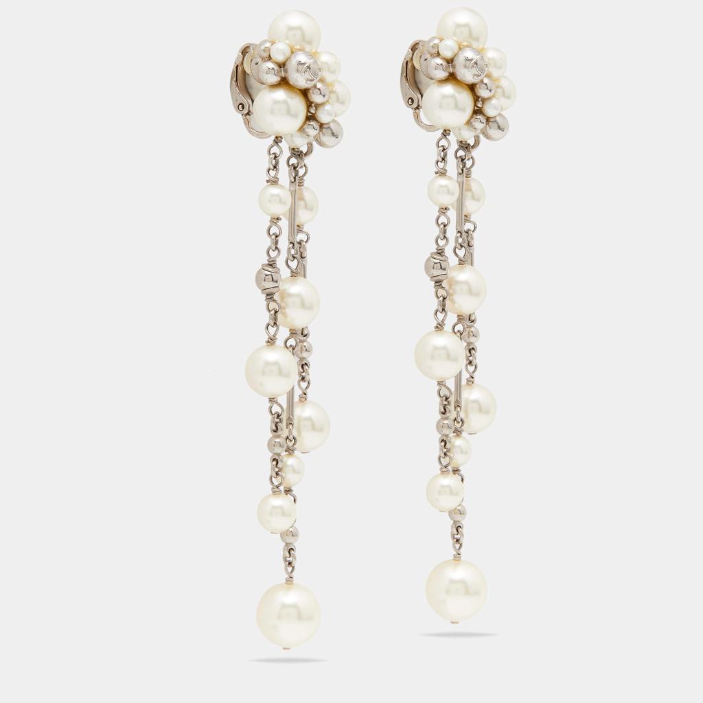 Chanel Silver Tone Cluster Faux Pearl Dangle Clip On Earrings商品第2张图片规格展示