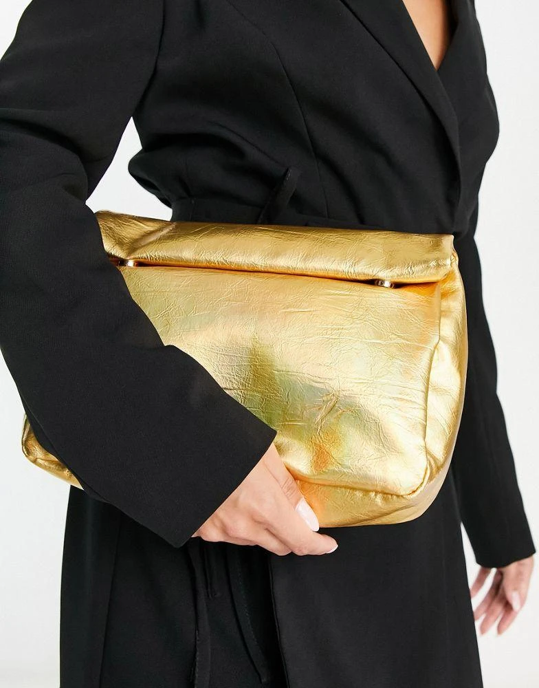 商品ASOS|ASOS DESIGN iridescent roll top clutch bag in gold,价格¥152,第1张图片