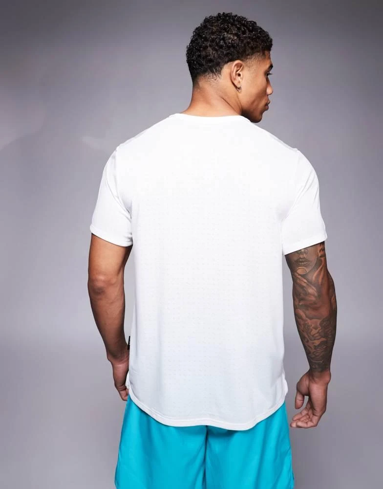 商品NIKE|Nike Running Miler Breathe t-shirt in white,价格¥396,第2张图片详细描述