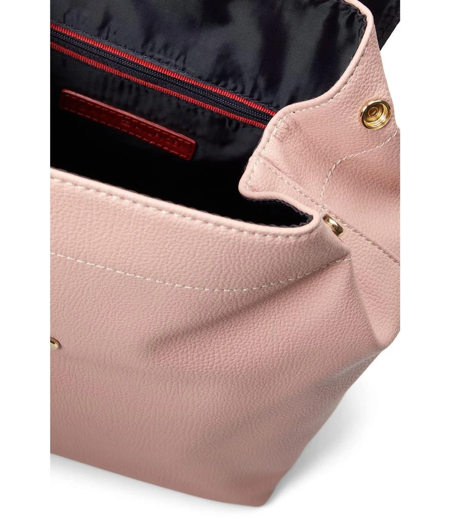 商品Tommy Hilfiger|Liv II Flap Backpack Pebble PVC,价格¥636,第3张图片详细描述