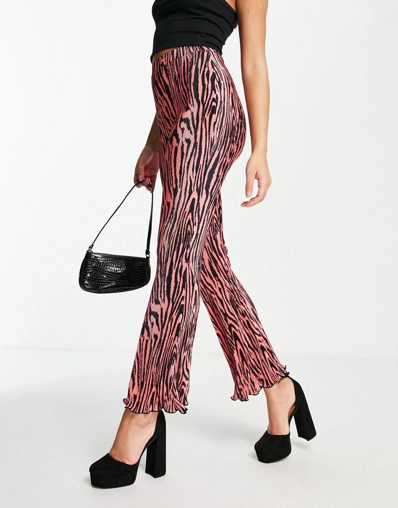 商品ASOS|ASOS DESIGN plisse flare trouser in pink and black animal print,价格¥220,第1张图片