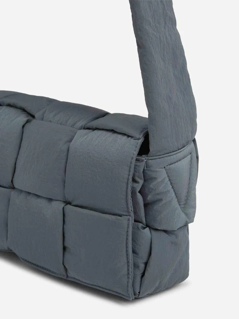 Bottega Veneta Cassette Shoulder Bag 商品