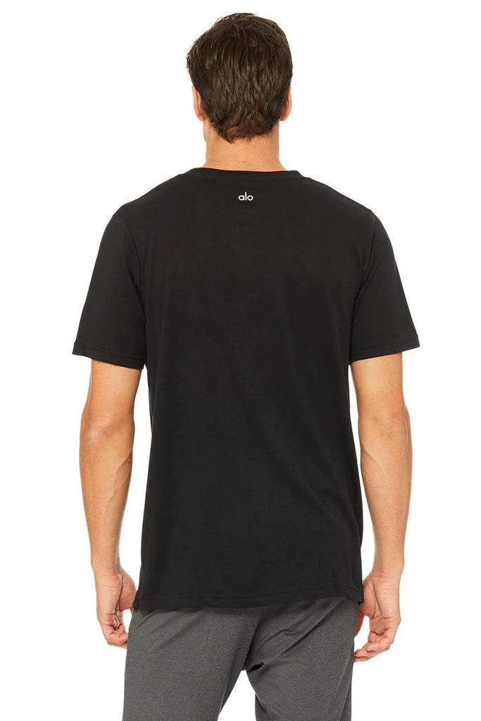 商品Alo|Triumph V-Neck Tee - Solid Black Triblend,价格¥443,第3张图片详细描述