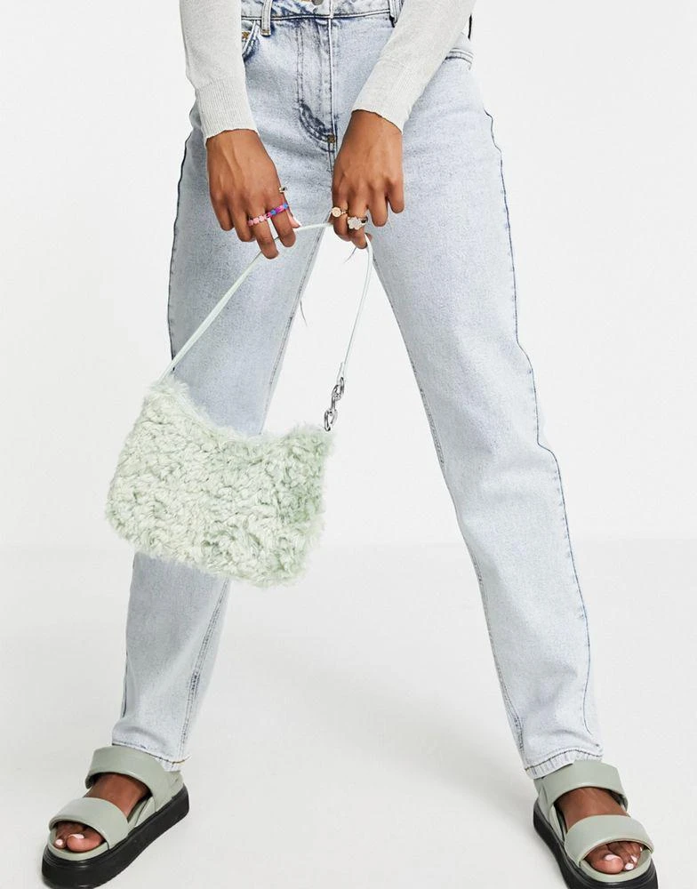 商品ASOS|ASOS DESIGN curved shoulder bag with chain link strap in green faux fur,价格¥65,第3张图片详细描述