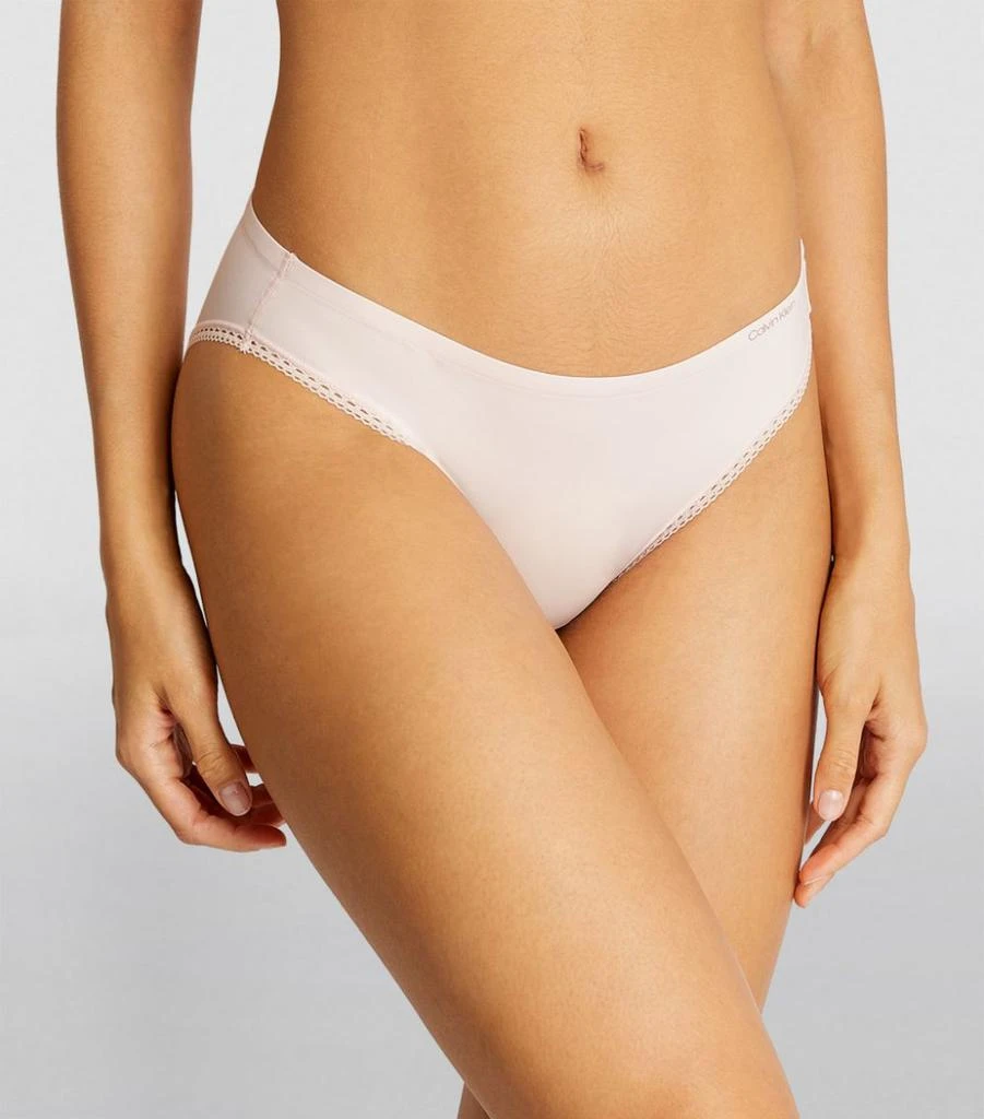 商品Calvin Klein|CK LACE TRIM BIKINI BRIEF,价格¥252,第2张图片详细描述