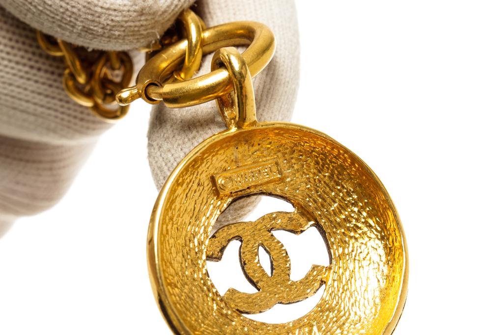 Chanel Gold Metal Vintage CC Round Pendant Necklace商品第5张图片规格展示