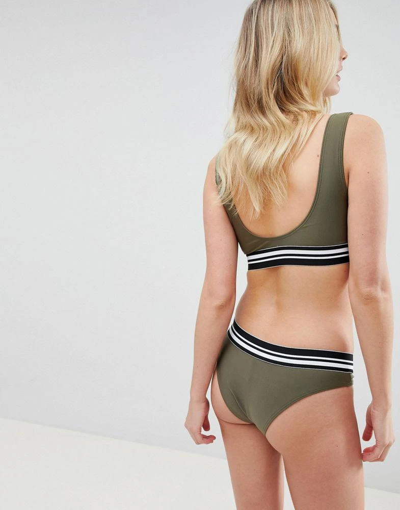 商品Wolf & Whistle|Wolf & Whistle Fuller Bust Zip Crop Bikini Top DD-G,价格¥69,第2张图片详细描述