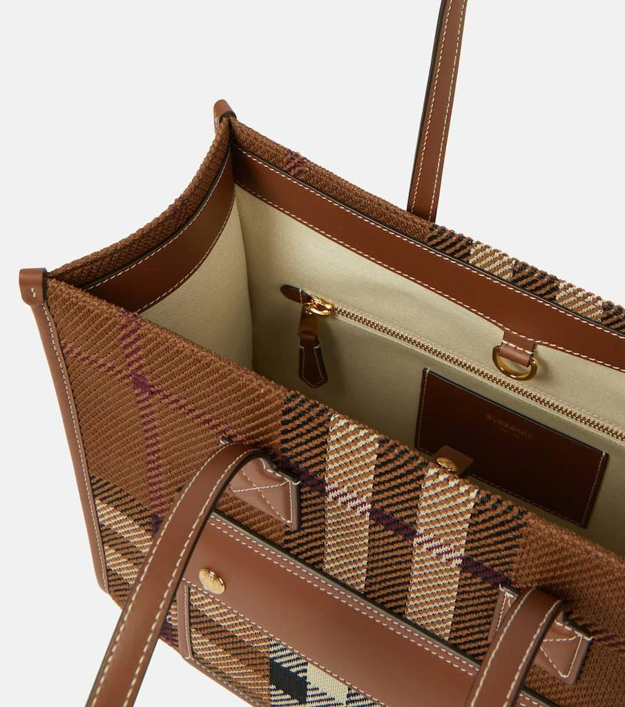 商品Burberry|Freya Small checked tote,价格¥12489,第3张图片详细描述