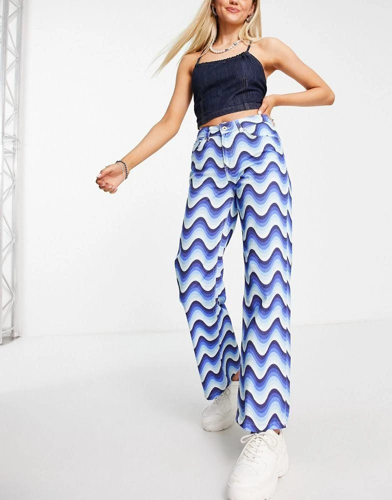 商品The Ragged Priest|The Ragged Priest dad jeans in denim wave print,价格¥127,第1张图片