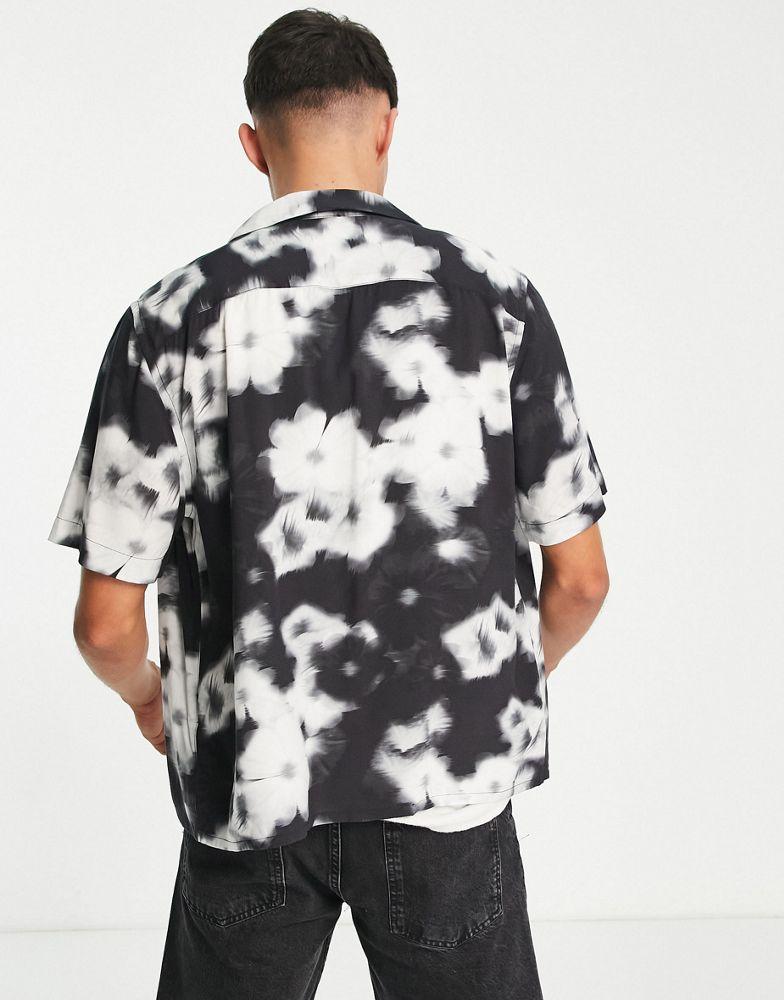 Calvin Klein short sleeve floral print shirt relaxed fit in black商品第2张图片规格展示