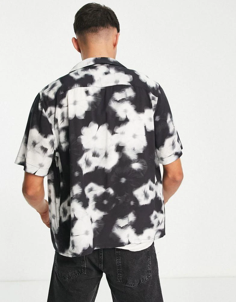 商品Calvin Klein|Calvin Klein short sleeve floral print shirt relaxed fit in black,价格¥691,第2张图片详细描述