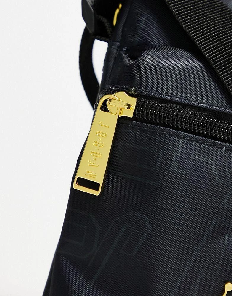 商品Jordan|Jordan crossbody bag in black,价格¥242,第3张图片详细描述