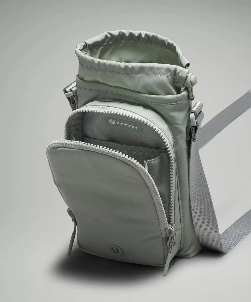Water Bottle Crossbody with Front Pocket 2L 商品