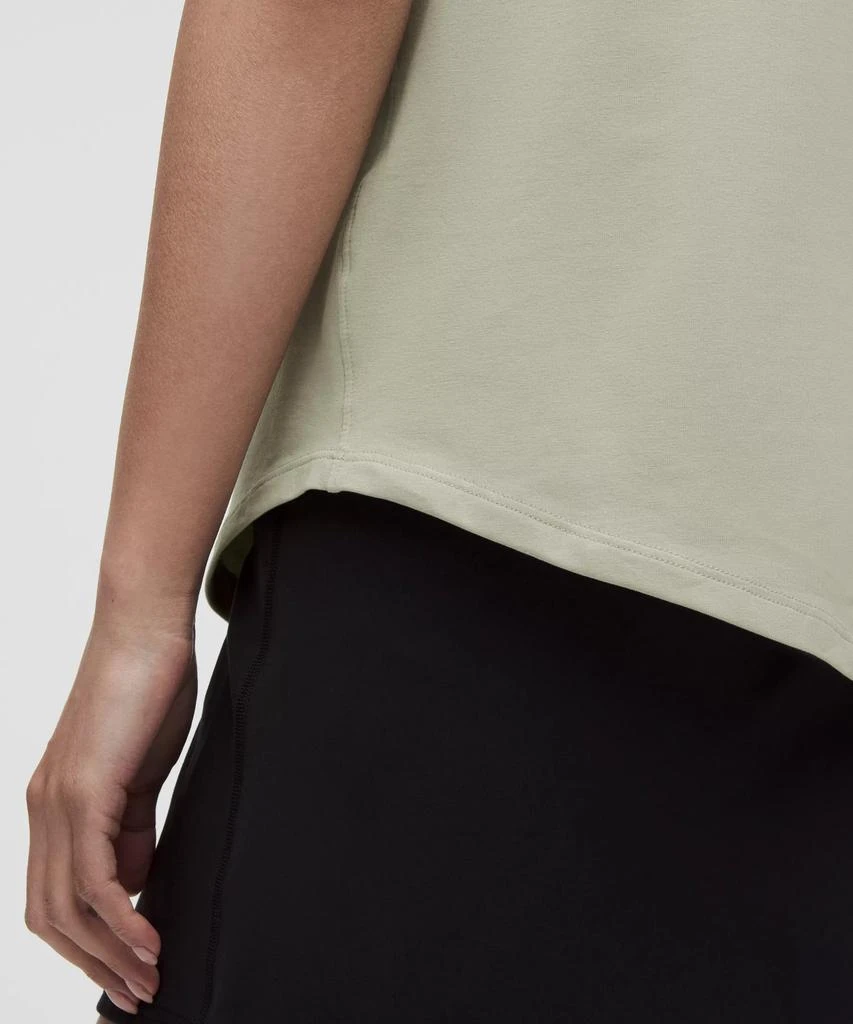 Love Curved-Hem Crewneck T-Shirt 商品