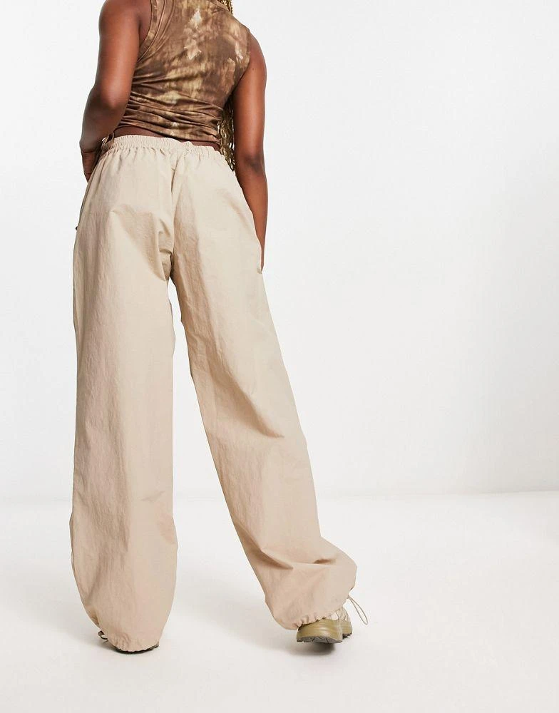 商品ASOS|ASOS DESIGN ruched parachute trouser in sand,价格¥171,第3张图片详细描述