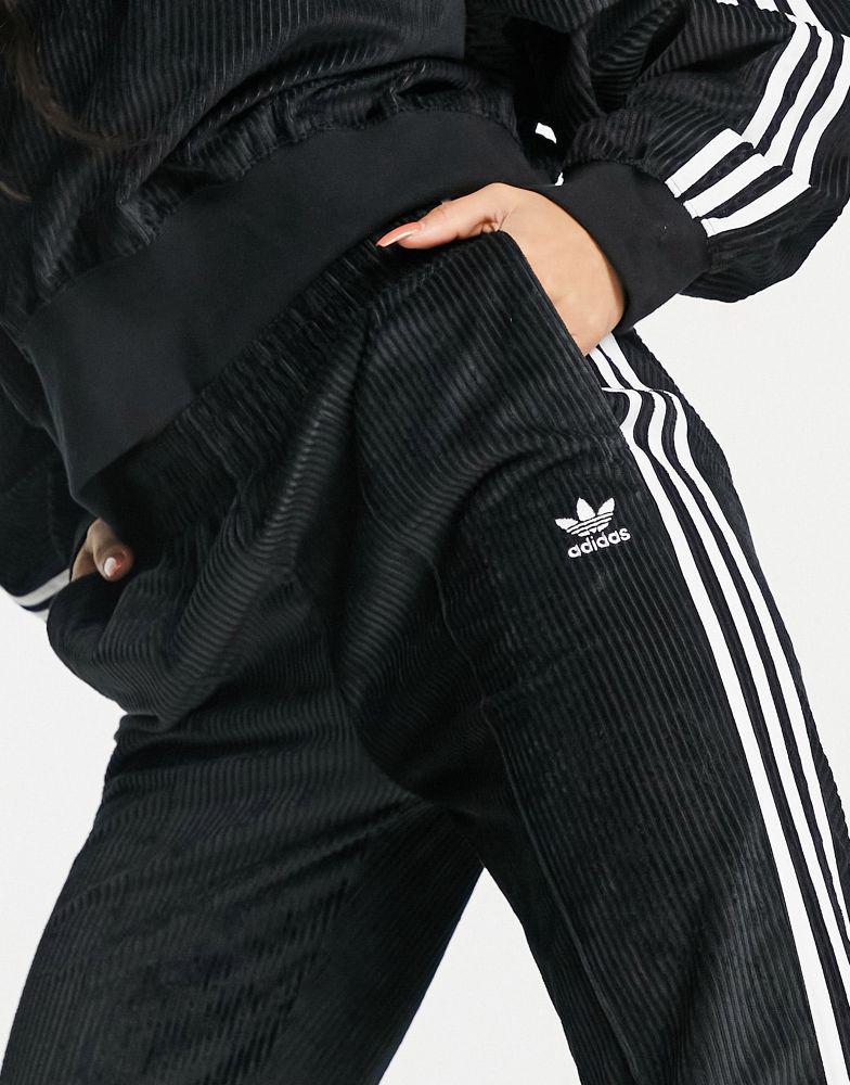 adidas Originals three stripe corduroy flared trouser in black商品第2张图片规格展示