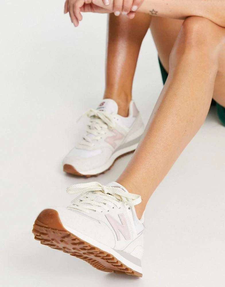 商品New Balance|New Balance 574 trainers in off white and pink,价格¥888,第2张图片详细描述