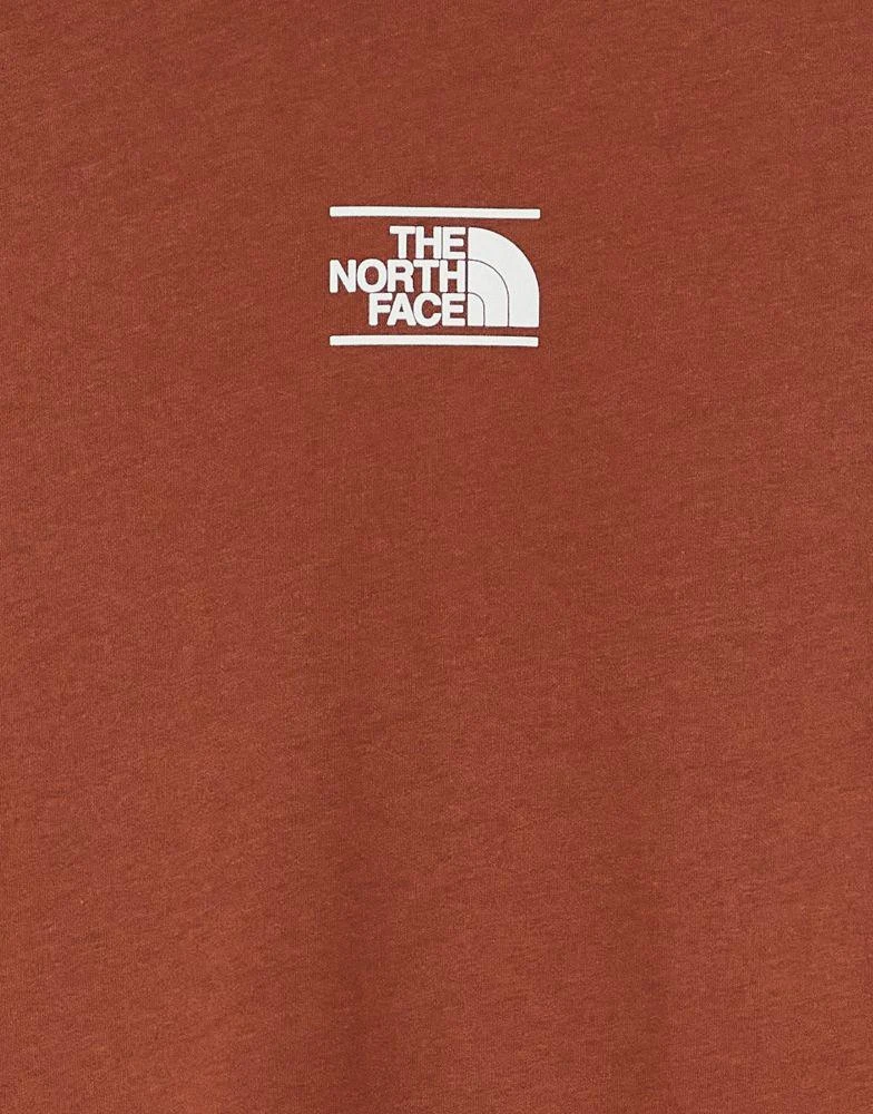 商品The North Face|The North Face Center Dome long sleeve t-shirt in brown Exclusive at ASOS,价格¥204,第3张图片详细描述