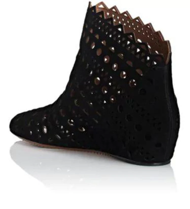 商品Alaïa|Laser-Cut Suede Ankle Boots,价格¥4976,第3张图片详细描述