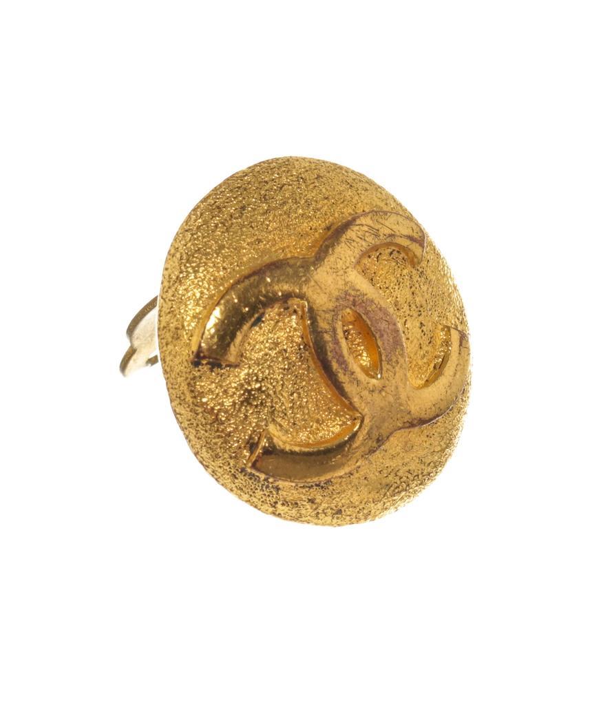 商品[二手商品] Chanel|Chanel Gold CC Round Shaped Logo Earrings,价格¥7844,第6张图片详细描述