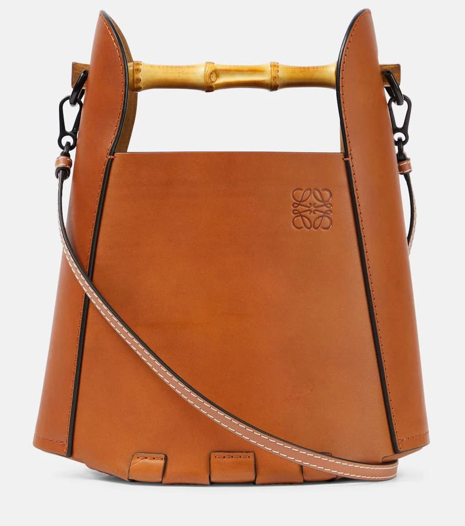 商品Loewe|Bamboo-trimmed leather bucket bag,价格¥12283,第1张图片