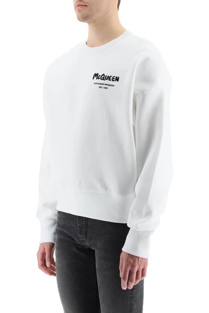 商品Alexander McQueen|Alexander McQueen Grafitti Logo Printed Crewneck Sweatshirt,价格¥5370,第5张图片详细描述