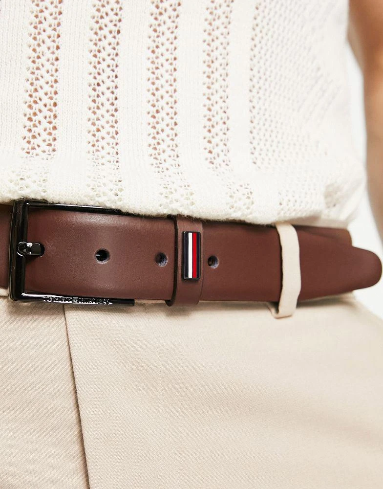 商品Tommy Hilfiger|Tommy Hilfiger flag logo belt in brown,价格¥447,第4张图片详细描述