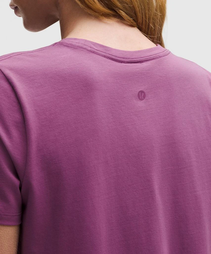 Love Curved-Hem Crewneck T-Shirt 商品