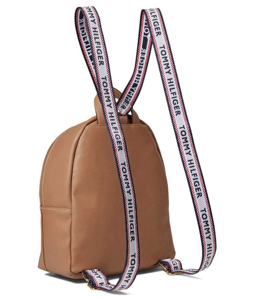 商品Tommy Hilfiger|Adrienne II Small Dome Backpack Pebble PVC,价格¥577,第2张图片详细描述
