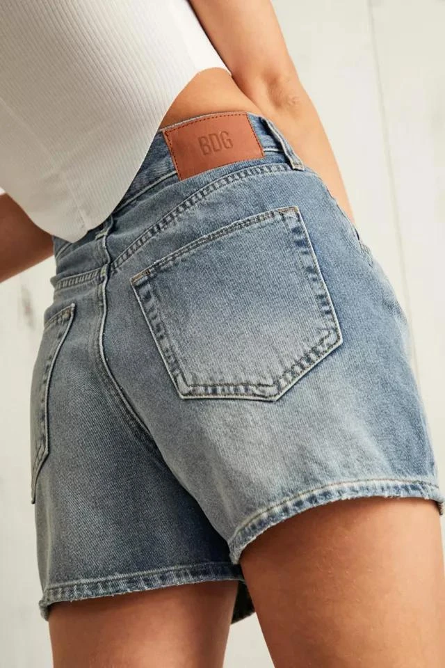 商品BDG|BDG 90s Vintage Wash Denim Short,价格¥366,第4张图片详细描述