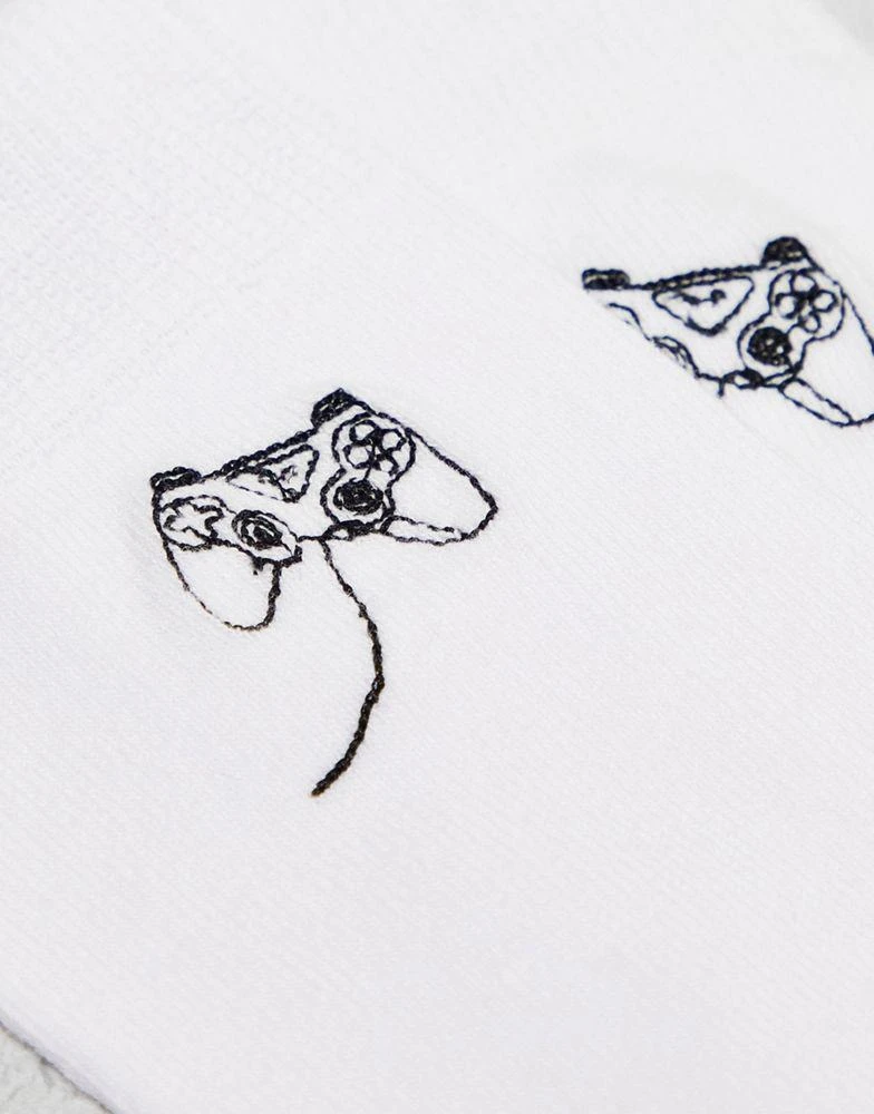 商品ASOS|ASOS DESIGN 3 pack crew socks in white with gaming embroidery,价格¥97,第2张图片详细描述