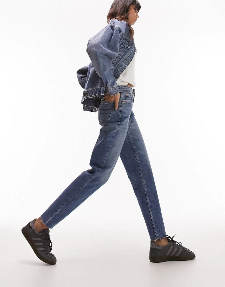 商品Topshop|Topshop mid rise straight jeans with raw hem in mid blue,价格¥285,第1张图片