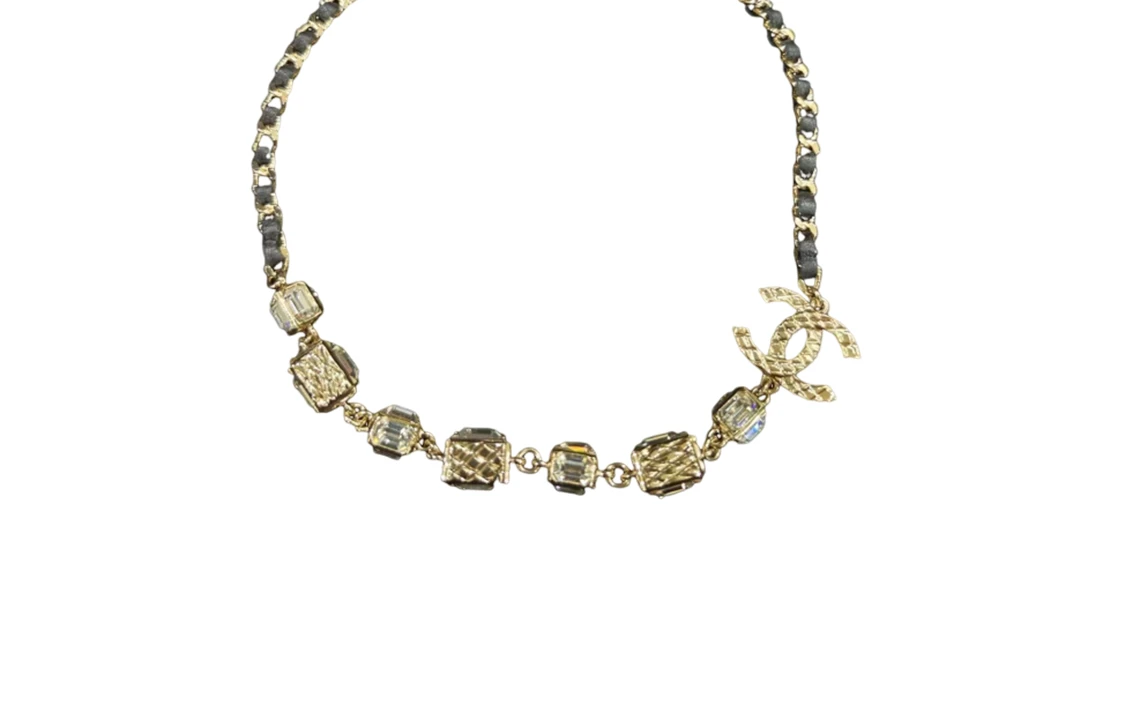 商品[国内直发] Chanel|香奈儿 双C Logo皮穿链 水钻 项链 女款 金色,价格¥10638,第2张图片详细描述