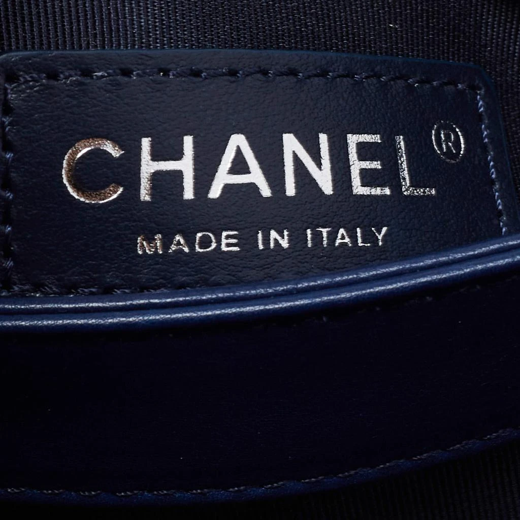 Chanel Navy Blue Studded Chevron Leather Flap Bag 商品