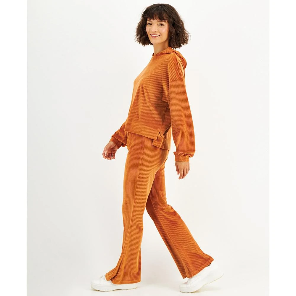 商品Almost Famous|Juniors' Ribbed Velour Flare-Leg Pants,价格¥80,第4张图片详细描述