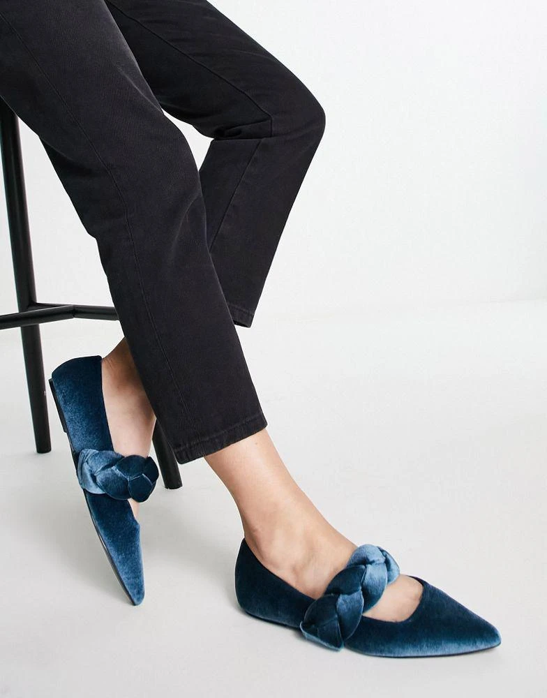 商品ASOS|ASOS DESIGN Liberty plaited pointed ballet flats in blue velvet,价格¥115,第2张图片详细描述