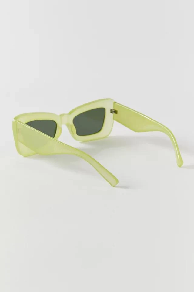 商品Urban Outfitters|Kittie Angled Rectangle Sunglasses,价格¥38,第2张图片详细描述