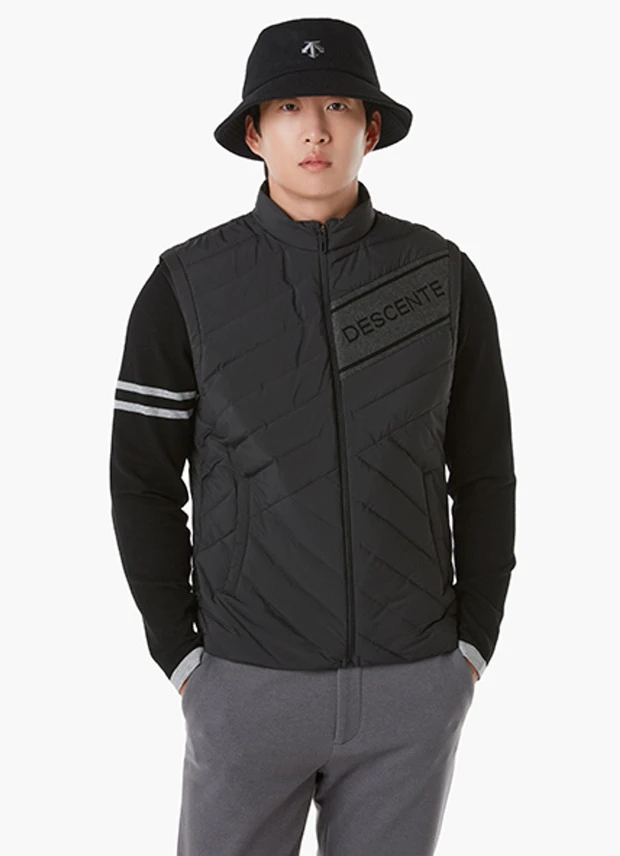 商品【预售商品15天发货】 DESCENTE|GOLF经典黑色轻量羽绒背心适合运动 DP32MFDV91-BLKG,价格¥1735,第1张图片