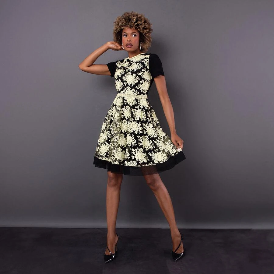 商品Burberry|Floral-embroidered Lace Dress,价格¥1713,第2张图片详细描述