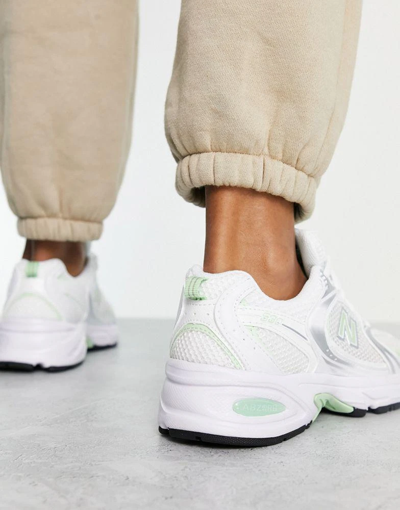 商品New Balance|New Balance 530 trainers in white and pastel green - exclusive to ASOS,价格¥991,第2张图片详细描述