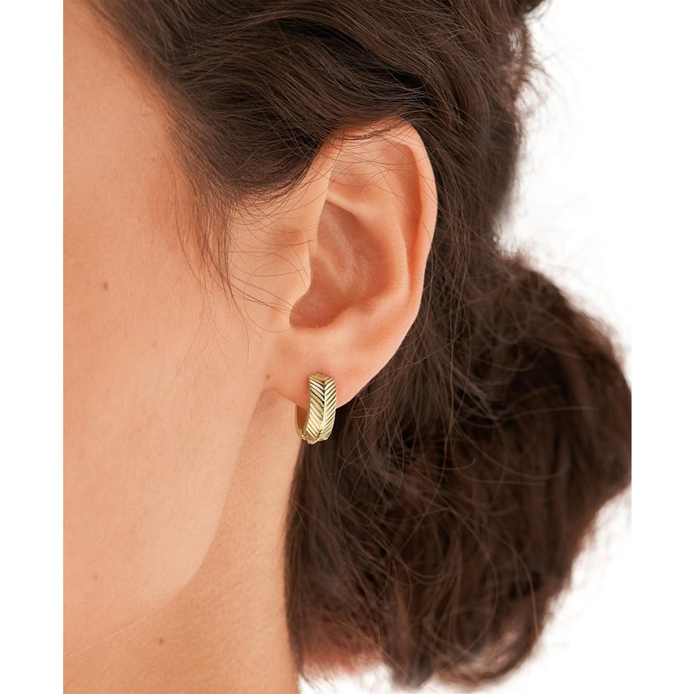 Sadie Linear Texture Gold-tone Stainless Steel Huggie Hoop Earrings商品第3张图片规格展示