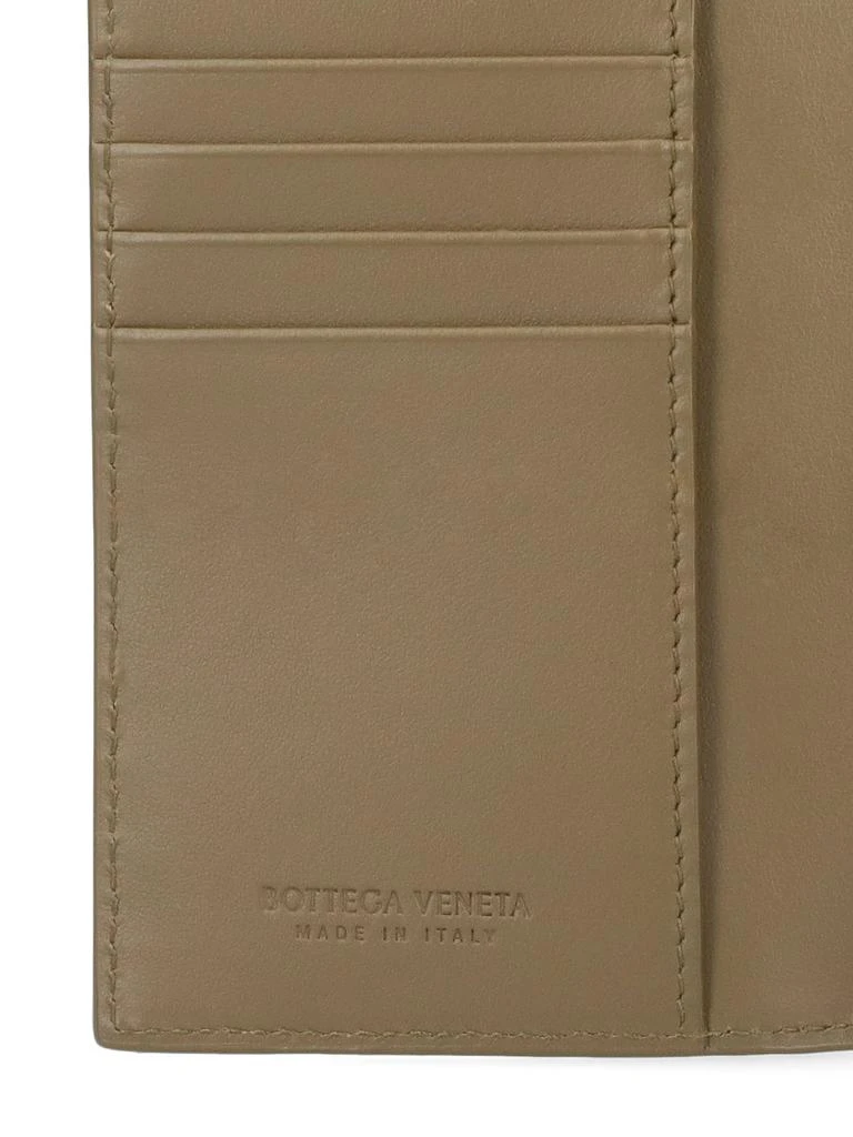 商品Bottega Veneta|Bottega Veneta Intrecciato Weave Passport Holder,价格¥2304,第4张图片详细描述