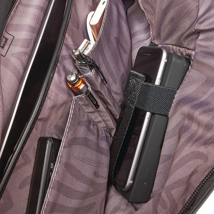 Just Right Wheeled Weekend Duffel Bag 商品